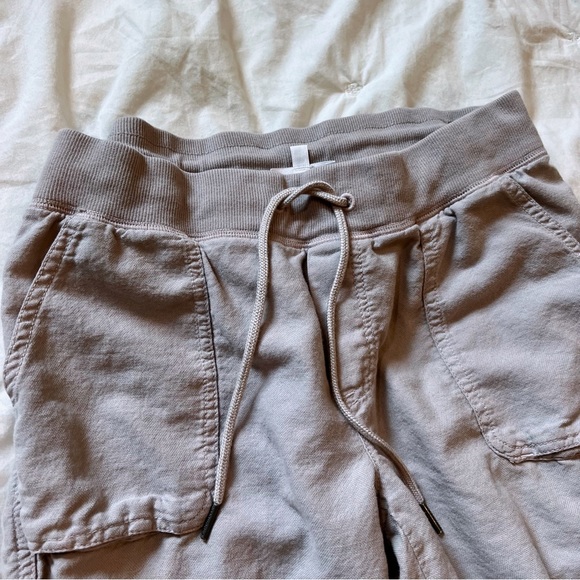 Aritzia Community Cebu Cargo Jogger Pants - Picture 7 of 9
